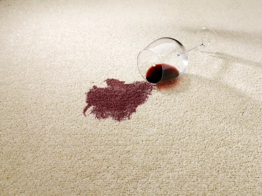 Comment enlever une tache de vin rouge ?