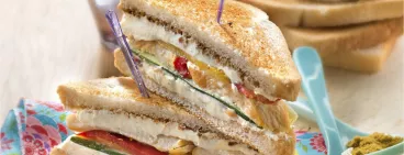 Club sandwich de Philadelphia® au curry, poulet, et légumes grillés