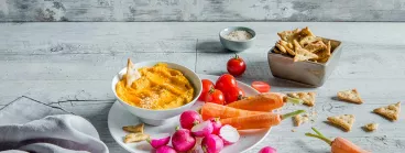 Un dipping de houmous de carottes et pois chiches