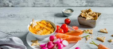 Un dipping de houmous de carottes et pois chiches