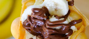 Une recette de gaufre bubble waffle au chocolat et à la banane