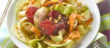 Tagliatelles de légumes crus en salade