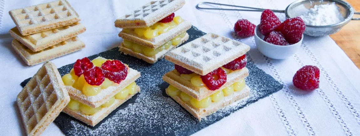 Un millefeuille au citron et à la praline avec Résille d’Or®