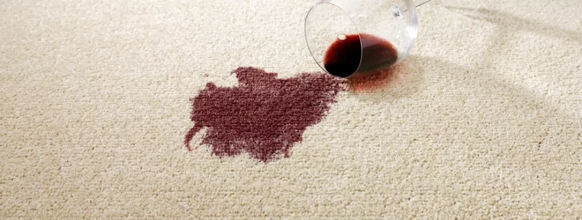 Une moquette tachée avec du vin