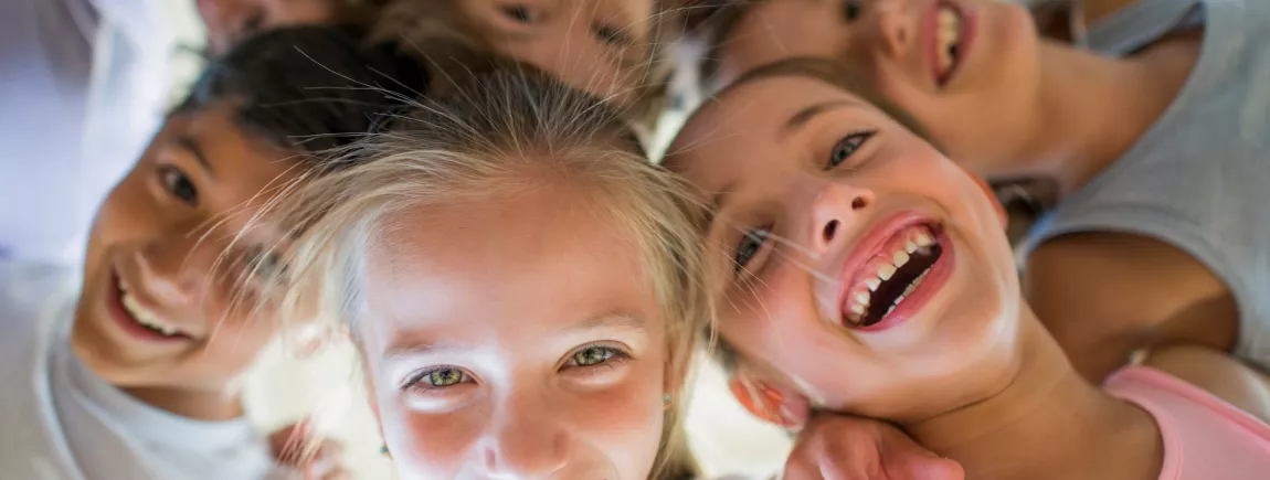 Un groupe d’enfants lors d’un goûter avec Milka