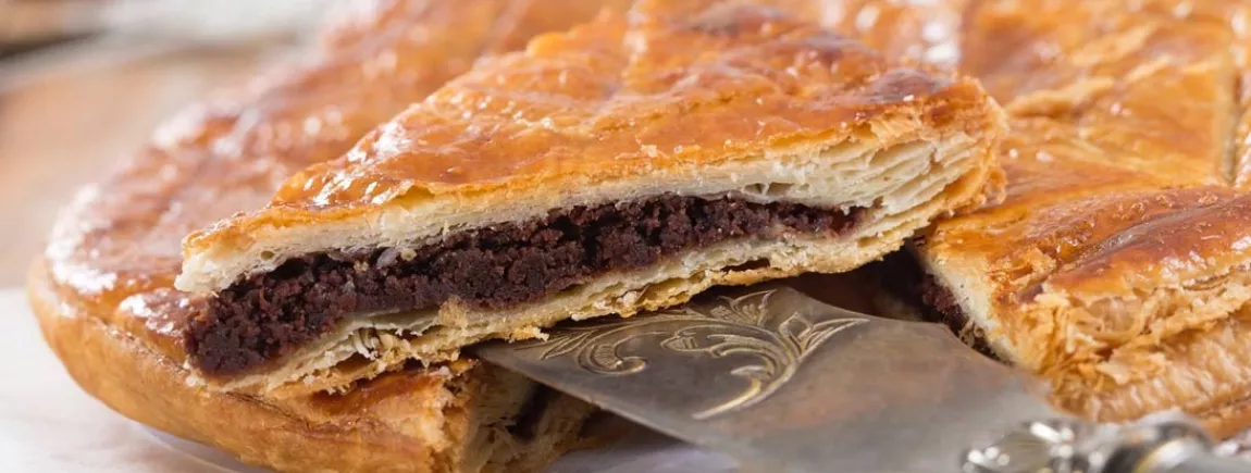 Une galette des rois crème de marrons et pépites de chocolat avec Côte d’Or