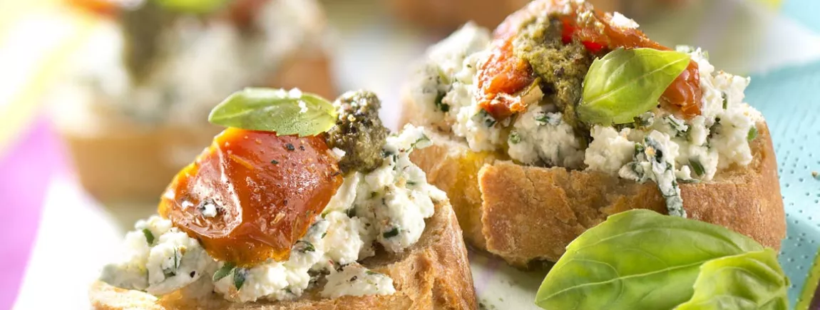 Bruschettas au Philadelphia® nature aux herbes et tomates confites