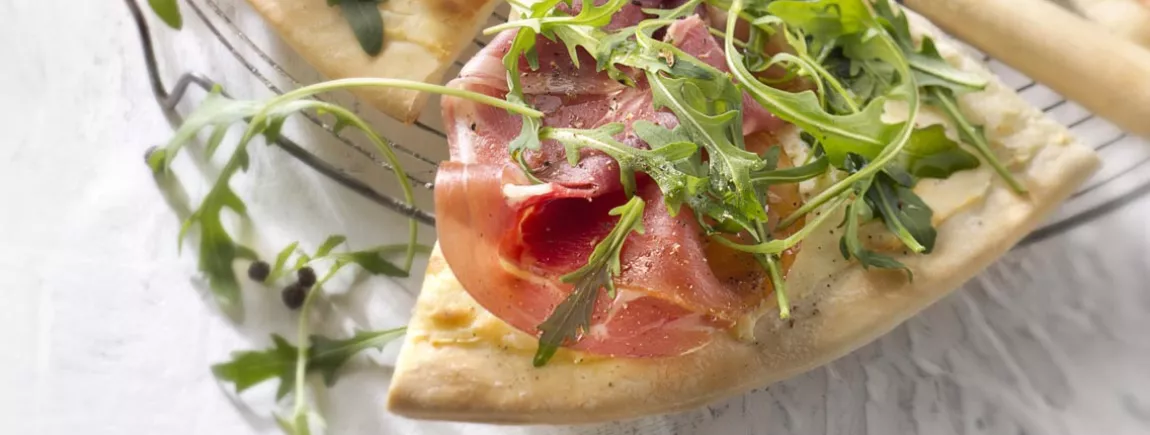 Pizza blanche au Philadelphia® nature, jambon cru et roquette