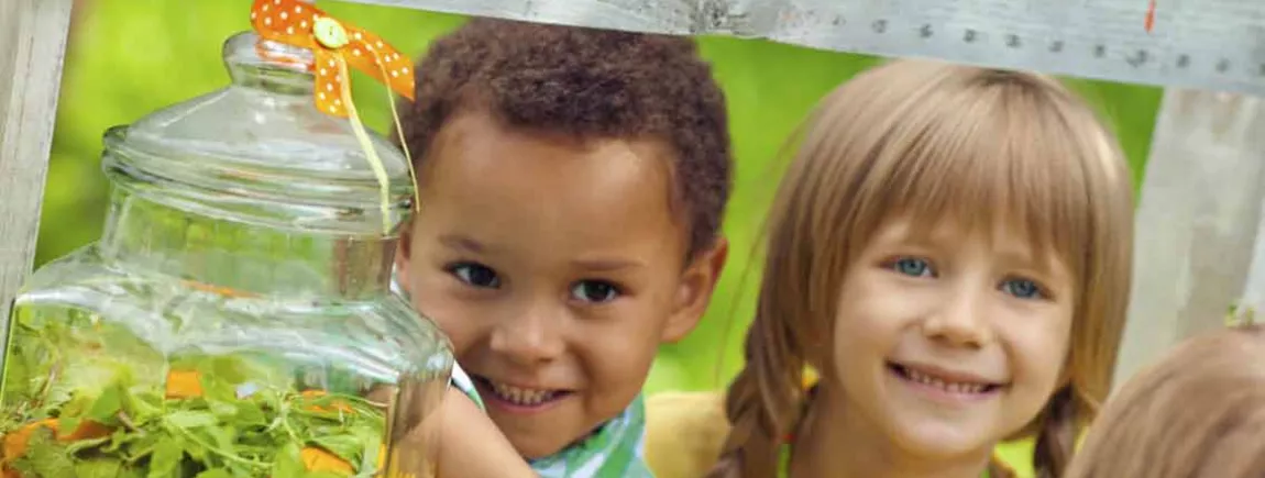 Bar à goûter DIY en extérieur avec des enfants