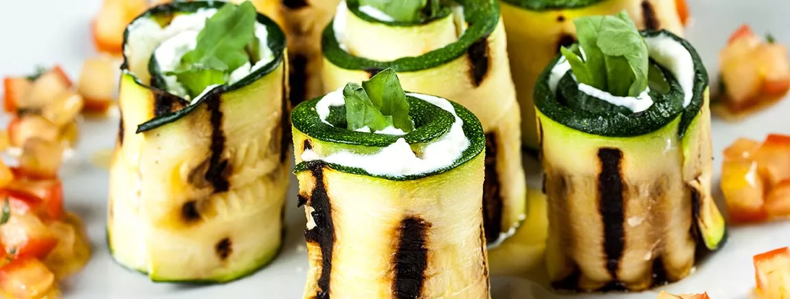 Des roulés de courgettes au chèvre et au basilic