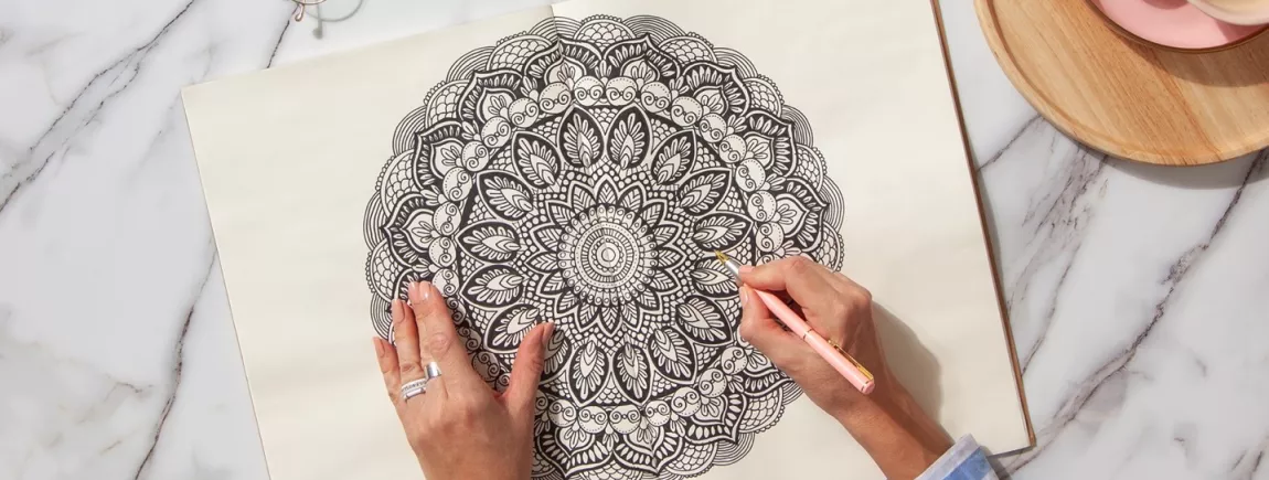 Mandalas zoom sur le coloriage pour adulte