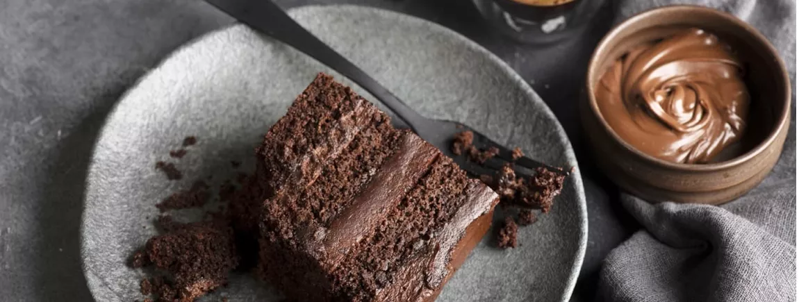 Un gâteau à la mousse au chocolat