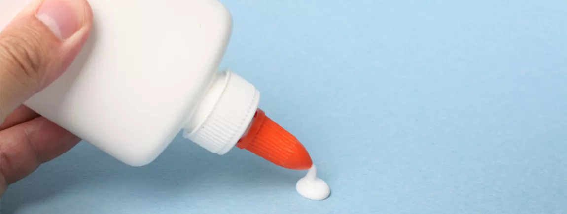 Enlever de la super glue, des résidus et des taches de colle