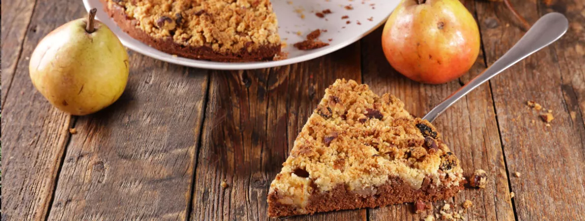 Crumble pomme-poire aux amandes, noisettes et chocolat Côte d'Or