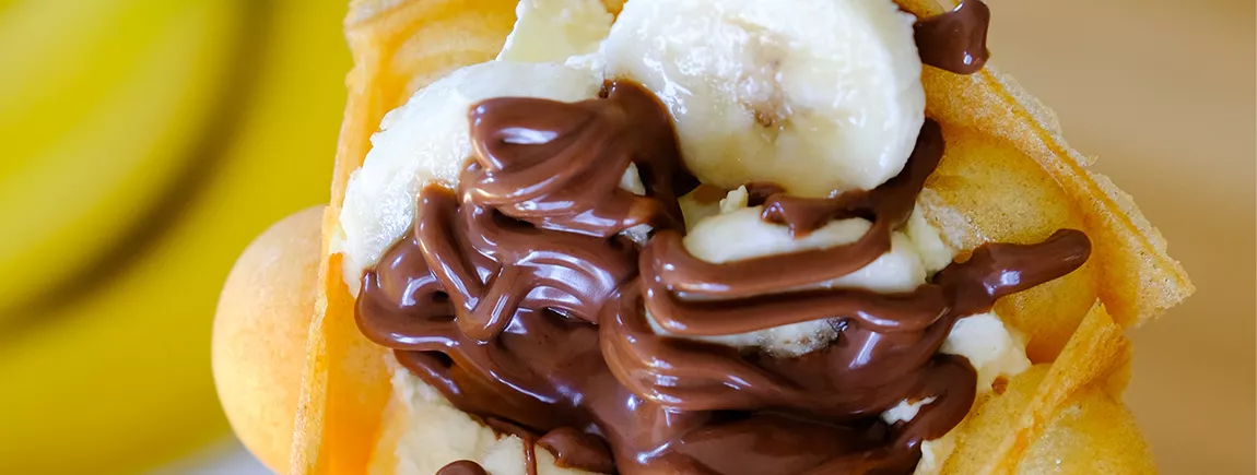 Une recette de gaufre bubble waffle au chocolat et à la banane