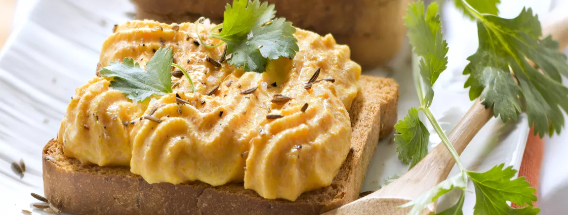 Tartine croquante à la mousse de carotte au cumin avec Heudebert®